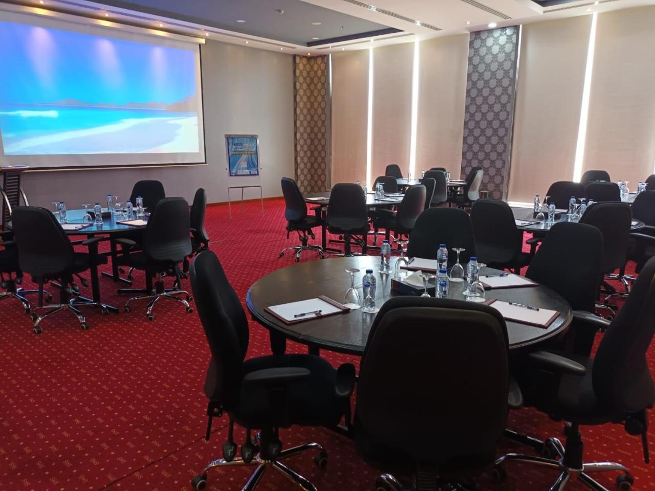 Warwick Al Jubail Hotel Ngoại thất bức ảnh