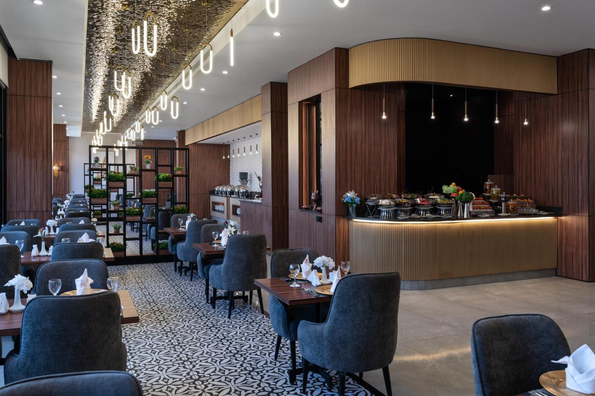 Warwick Al Jubail Hotel Ngoại thất bức ảnh