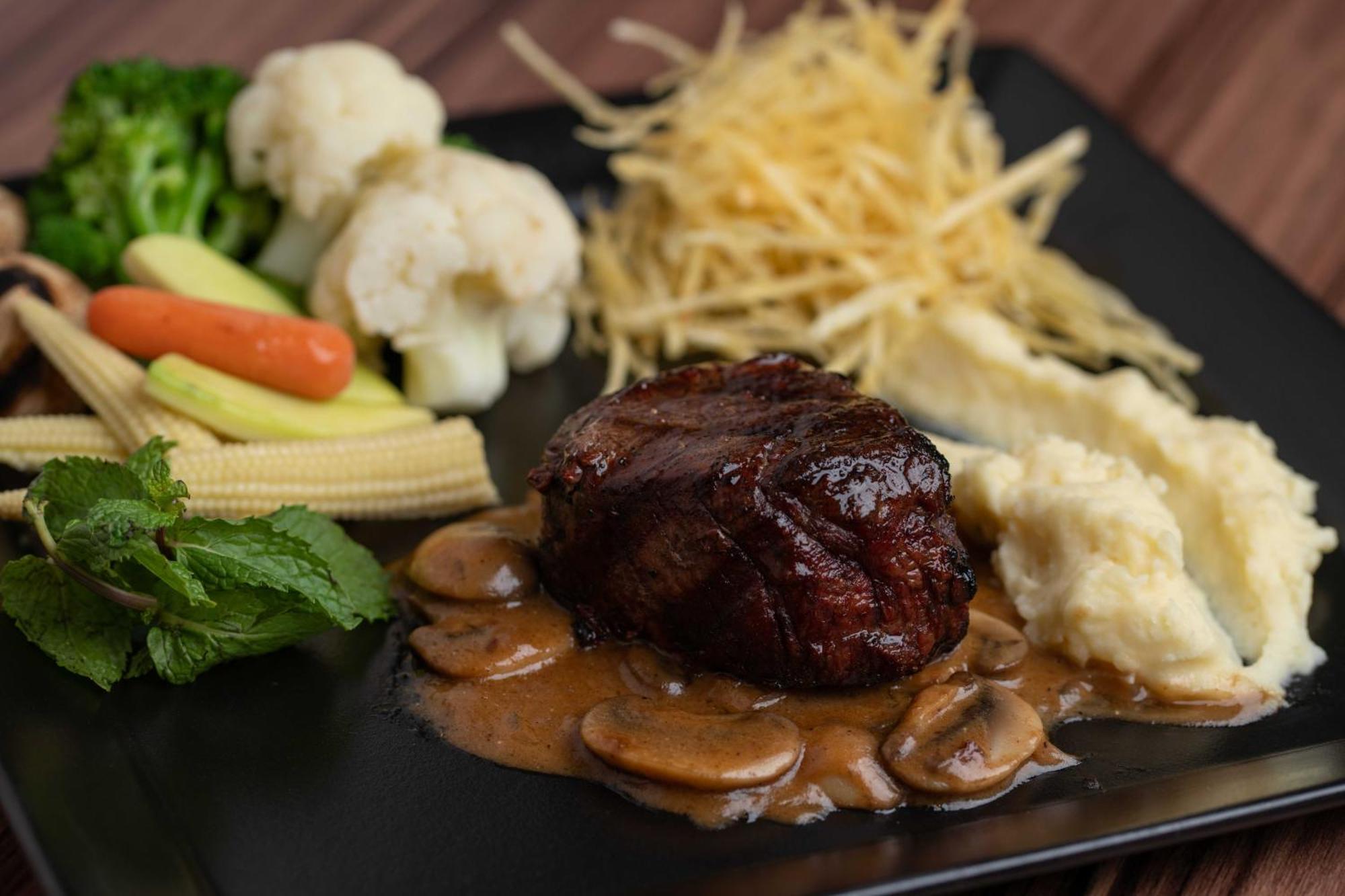 Warwick Al Jubail Hotel Ngoại thất bức ảnh