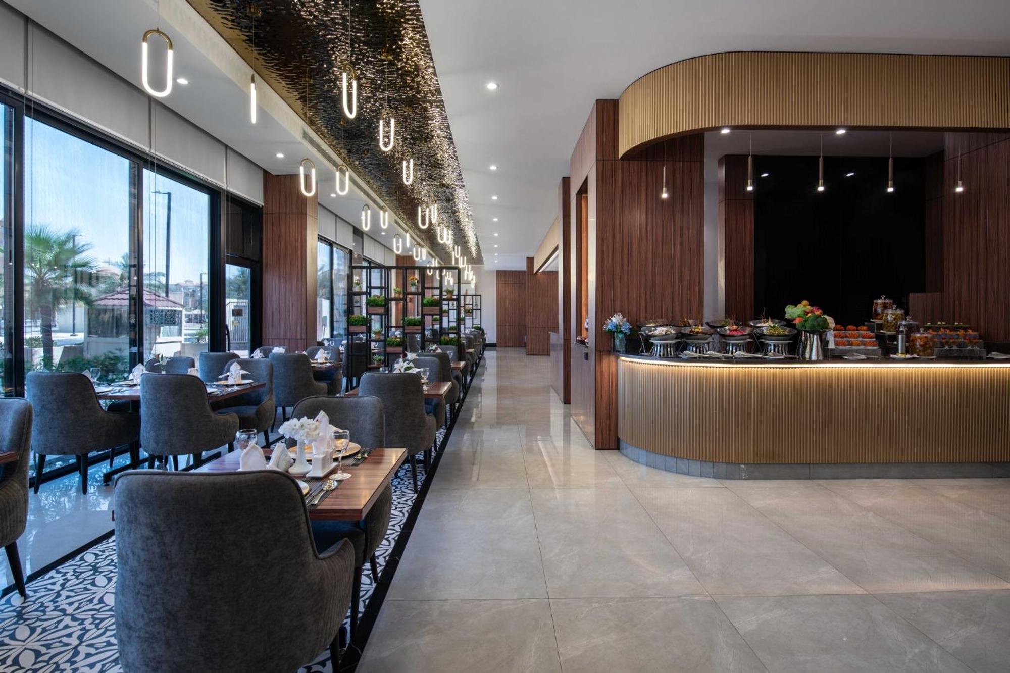 Warwick Al Jubail Hotel Ngoại thất bức ảnh