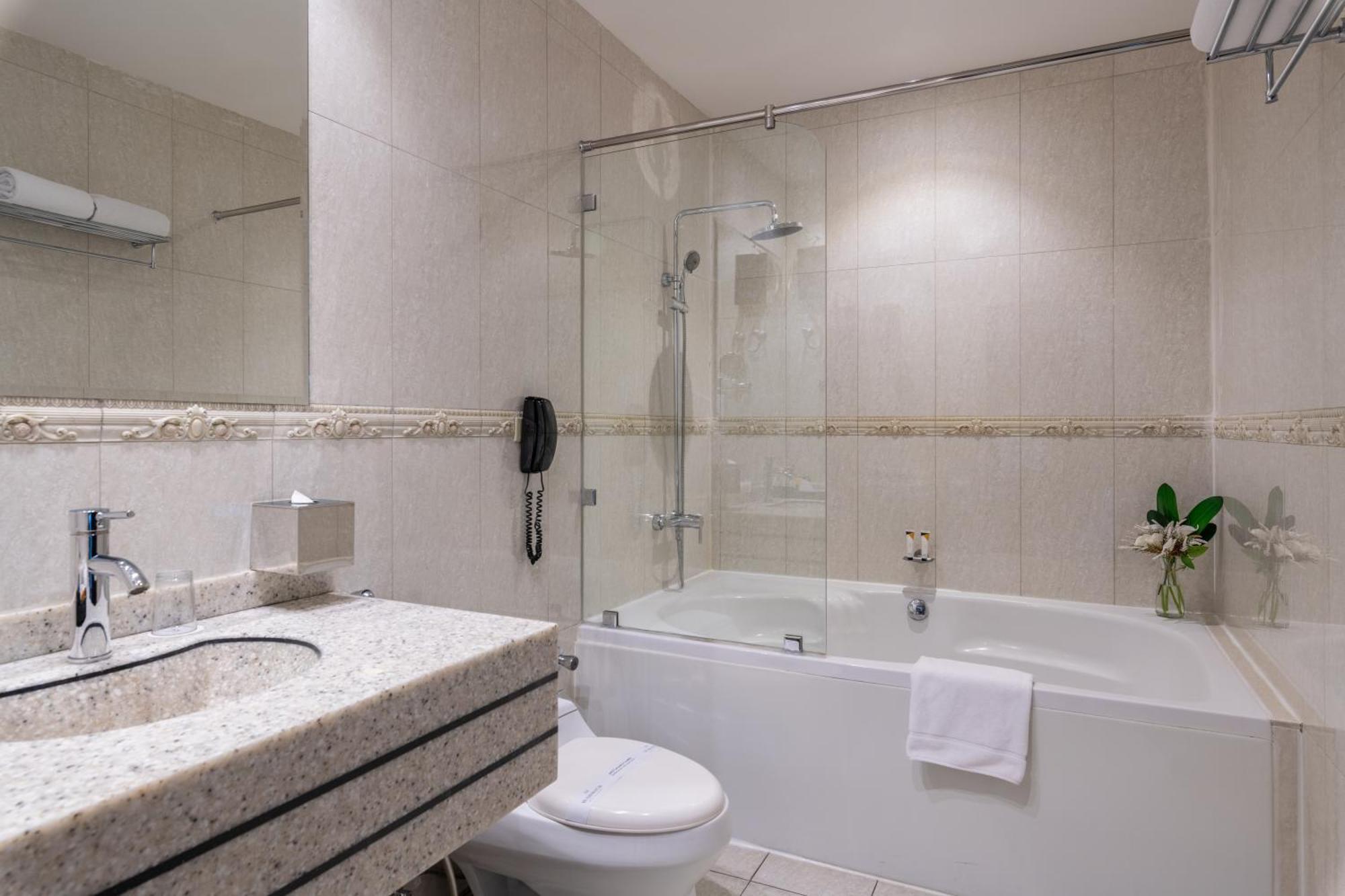 Warwick Al Jubail Hotel Ngoại thất bức ảnh