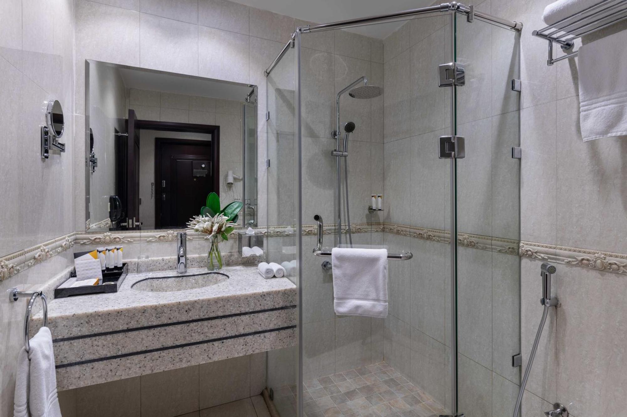 Warwick Al Jubail Hotel Ngoại thất bức ảnh