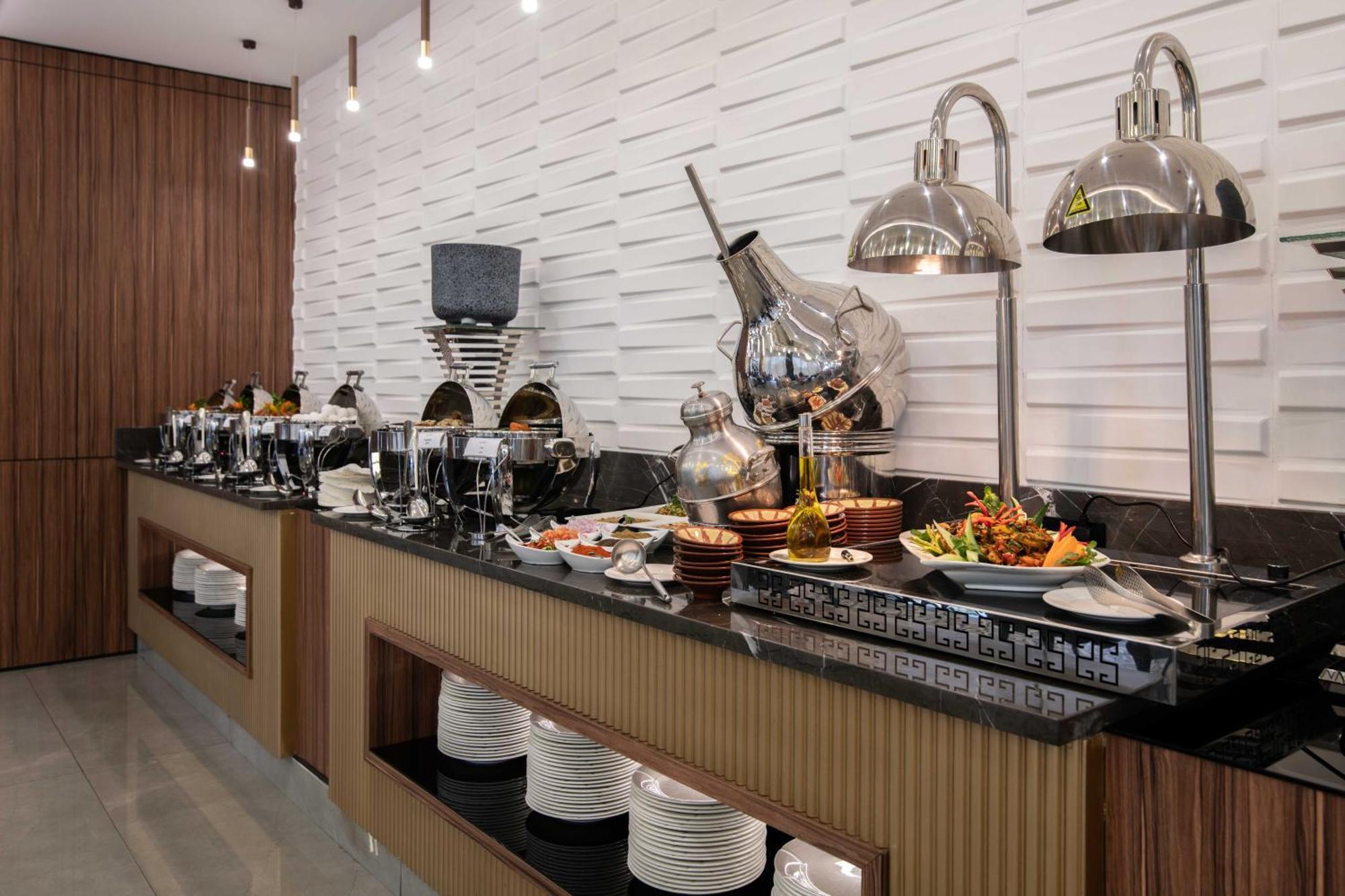 Warwick Al Jubail Hotel Ngoại thất bức ảnh