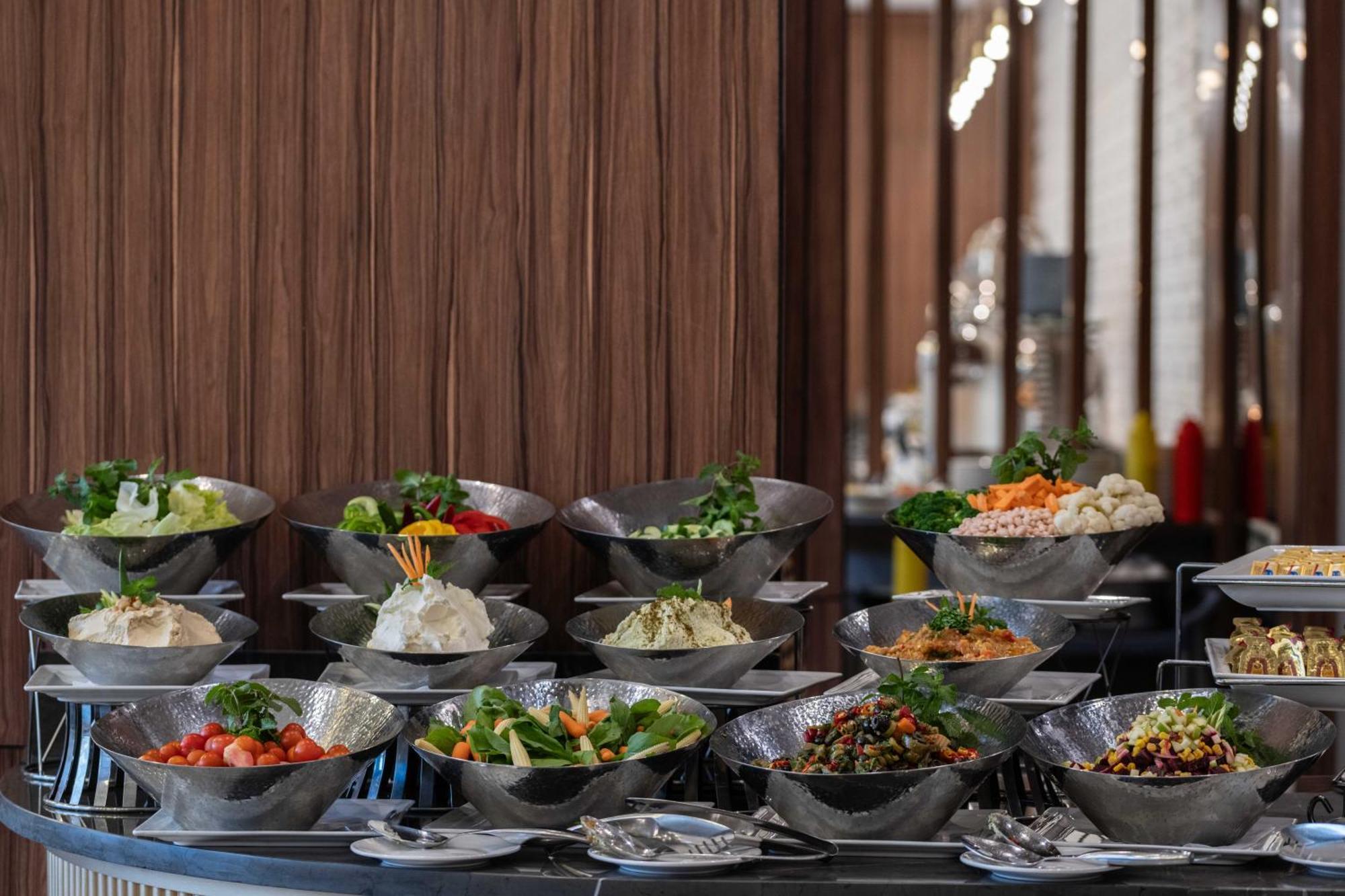 Warwick Al Jubail Hotel Ngoại thất bức ảnh